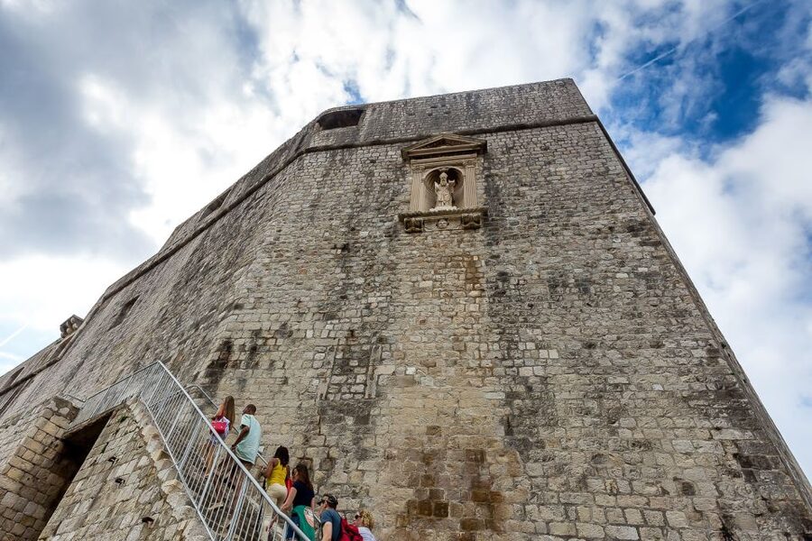 Dubrovnik: Game of Thrones&Lokrum Island Walking Tour - Ferry to Lokrum: From Stone City to a Coastal Reset