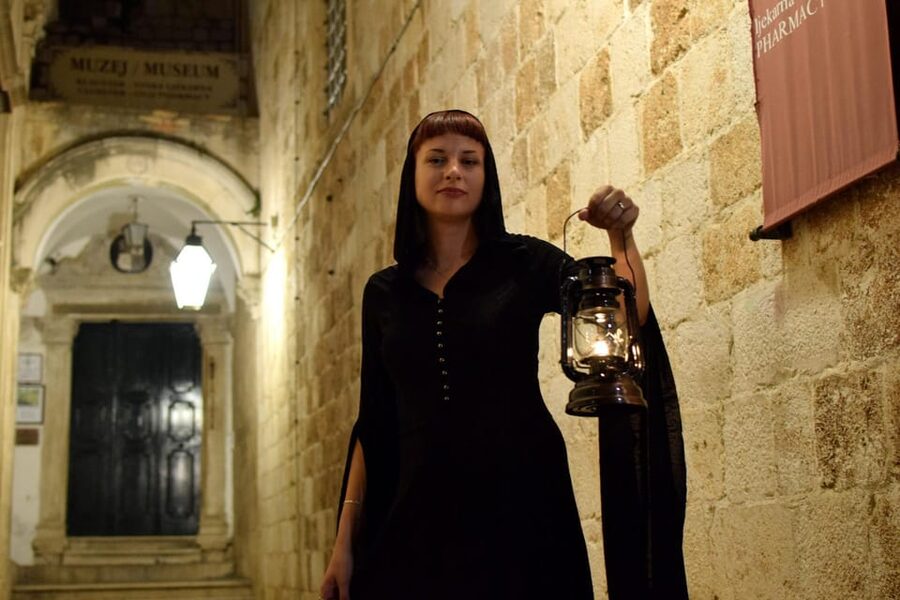 Dubrovnik: Ghosts and Mysteries Walking Tour - Boninovo: Cemetery Atmosphere, Renaissance Palaces, and Haunted Rumors
