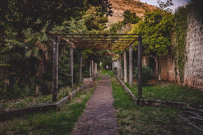 Dubrovnik Ghosts and Mystery Walking Tour - Stop 3: Pile Gate, prison-fort legends, and the nymph-and-satyr fountain