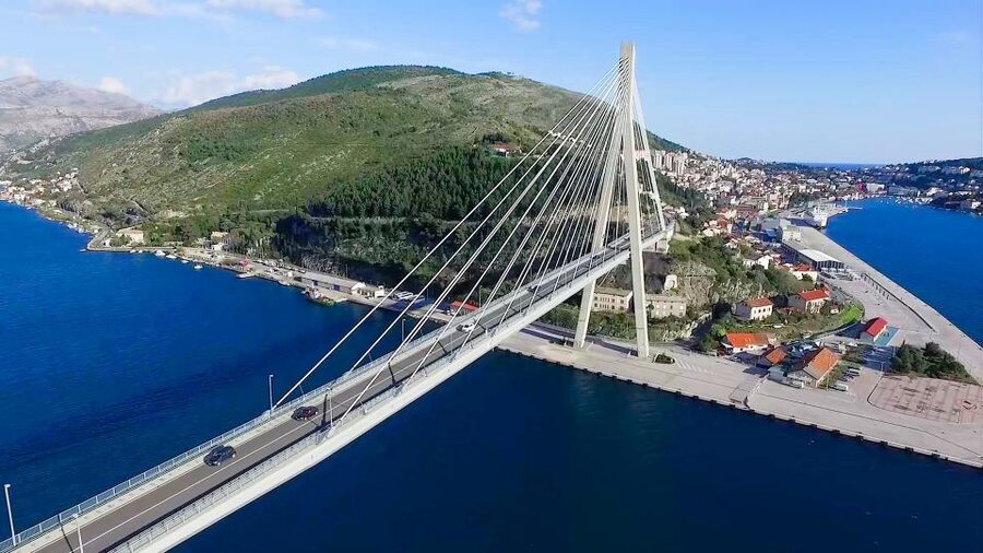 Dubrovnik: Guided Sightseeing Tour by Minivan - Transportation comfort, Wi-Fi, and small-group feel