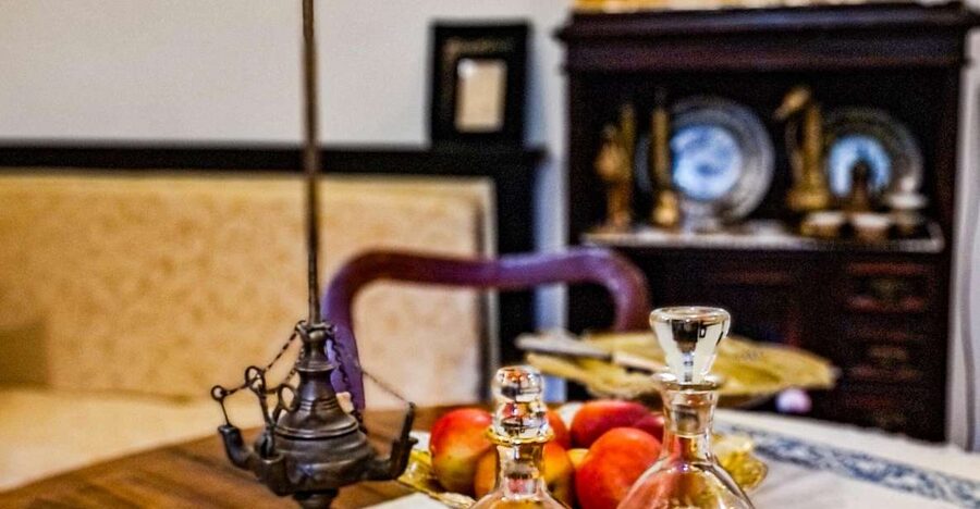 Dubrovnik History, Sweets & Liquors in a Private Palace - How the streets explain Dubrovnik: independence, survival, and change