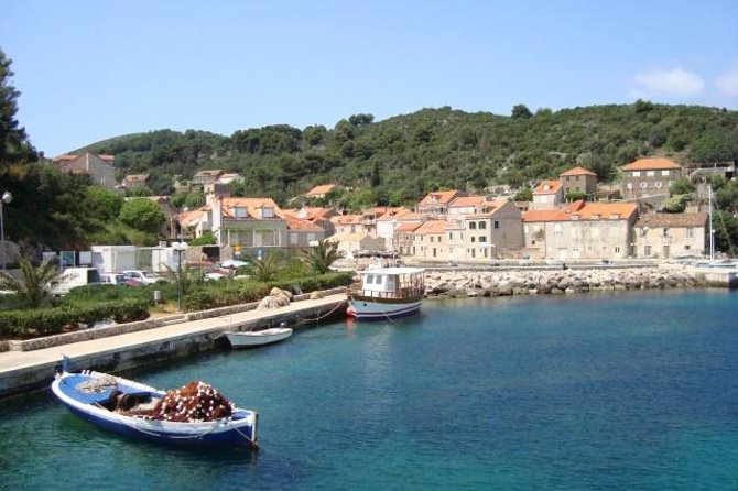 Dubrovnik Island-Hopping Cruise in the Elaphites with Lunch - Boarding the sailboat: what the day feels like once you’re moving