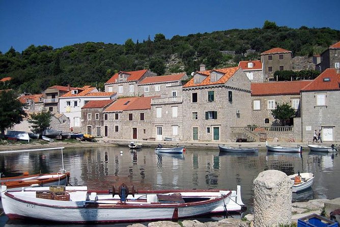 Dubrovnik Islands Boat Tour with Lunch and Unlimited Drinks - The boat setup: comfortable enough to enjoy, not just survive