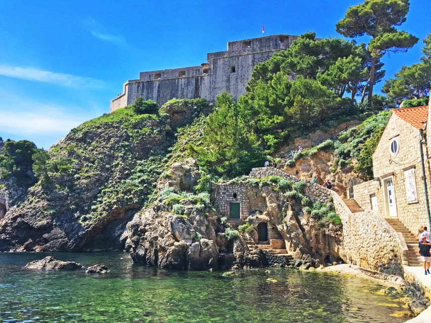 Dubrovnik: Legendary Game of Thrones Walking Tour - Guides and the screenshot booklet, what makes it click