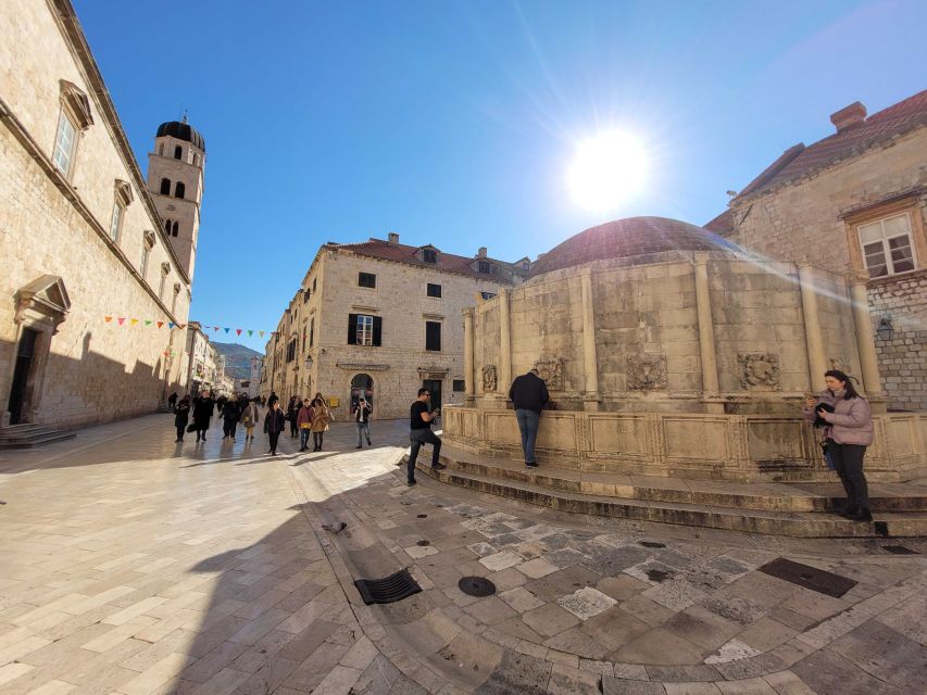 Dubrovnik: Old Town Highlights Tour with Audio Guide - Approaching Pile Gate: The 1537 Main Entrance Moment