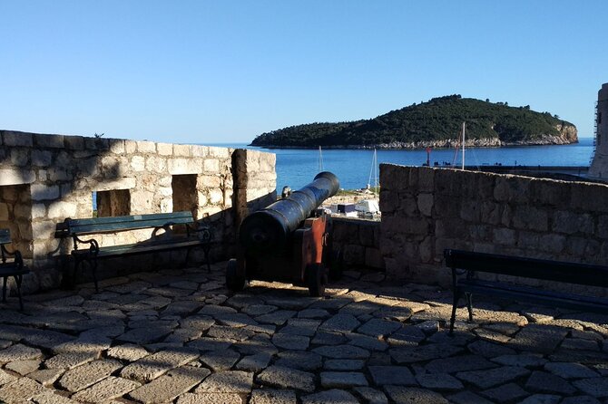 Dubrovnik Old Town: Small-Group Walking Tour With A Local - Orlando Column, Marin Drzic, and the little details that steal the show