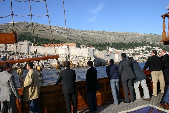 Dubrovnik Old Town Walking Tour and Cruise with Karaka - Meeting up at the right port, then finding the Old Town start