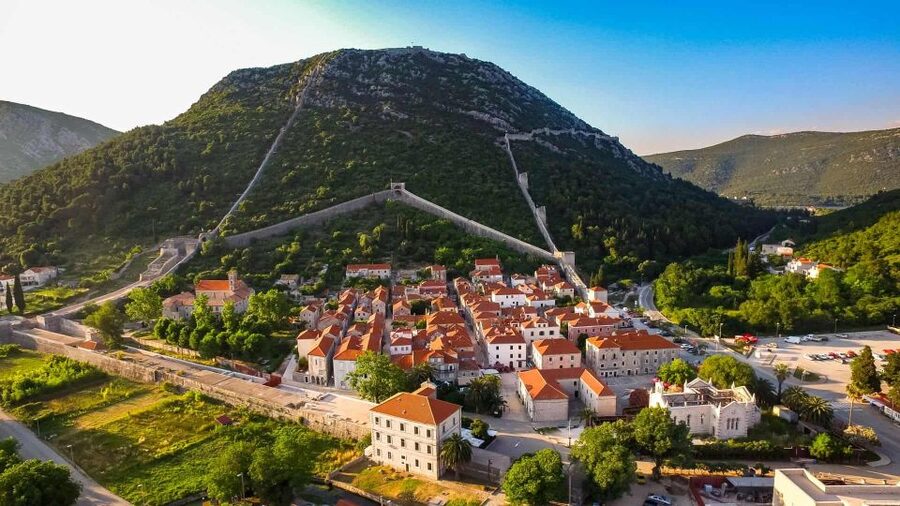 Dubrovnik: Oyster, Mussles, and Wine Tasting Tour in Ston - The drive from Dubrovnik: views first, then you arrive hungry