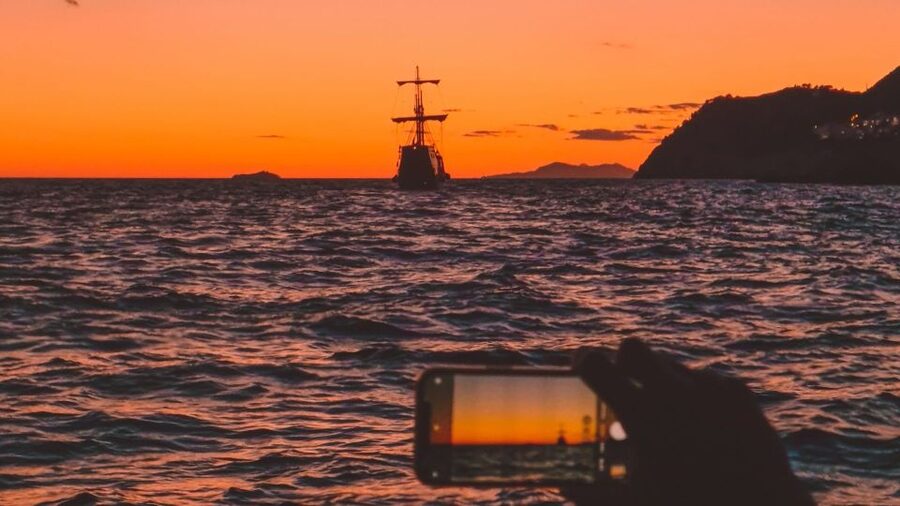 Dubrovnik: Private Boat Cruise at Sunset with Champagne - Where You Meet and What You Get Before You Leave the Port