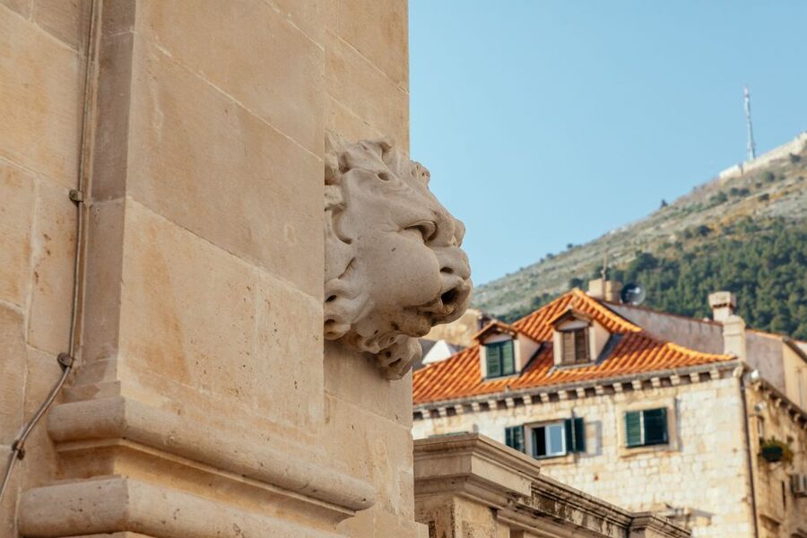 Dubrovnik: Private Family Friendly City Tour with Guide - Meeting at Babić Bakery and Getting Your Bearings Fast
