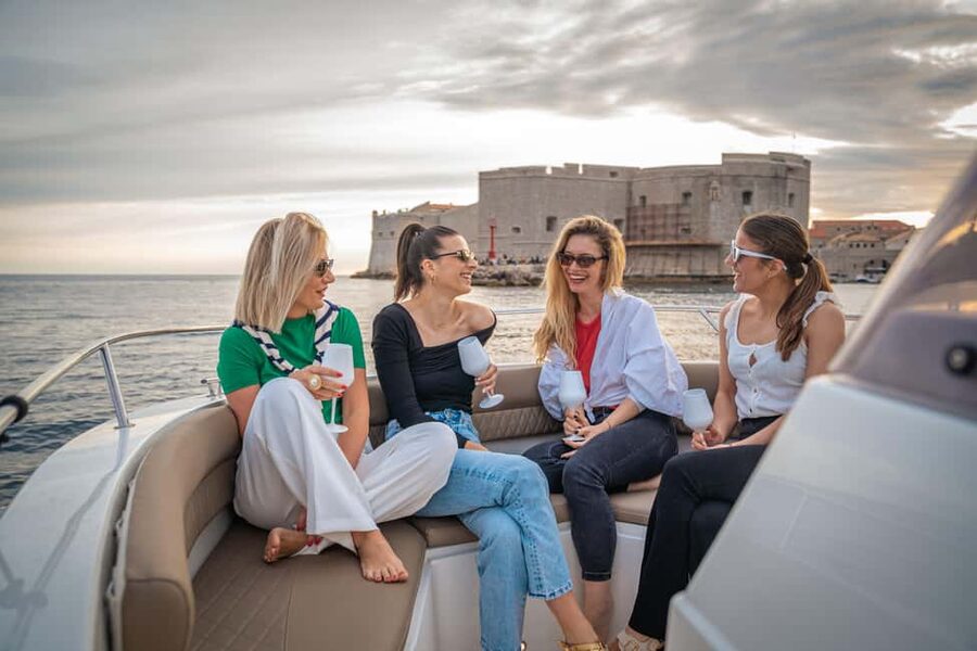 Dubrovnik Private Speedboat Tour to Elaphite Islands - Lovrijenac and Dubrovnik city walls: the 10 minute photo stop that sets the tone