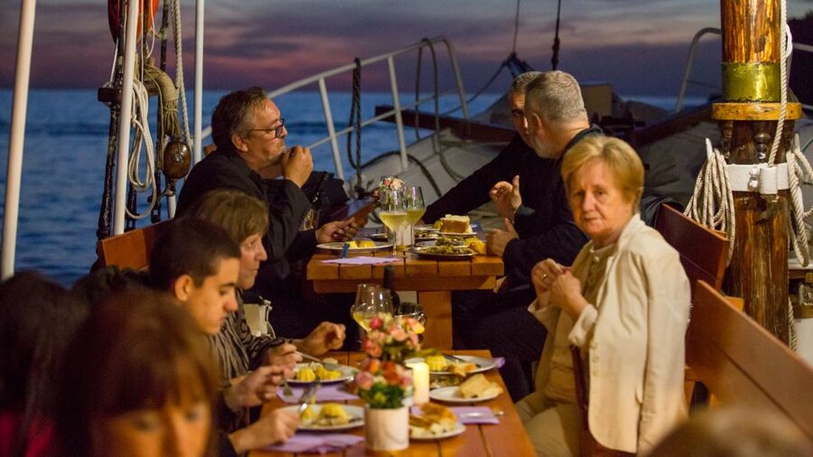 Dubrovnik: Sunset Dinner Cruise around the Old Town - Dubrovnik City Walls by night: what makes the view special