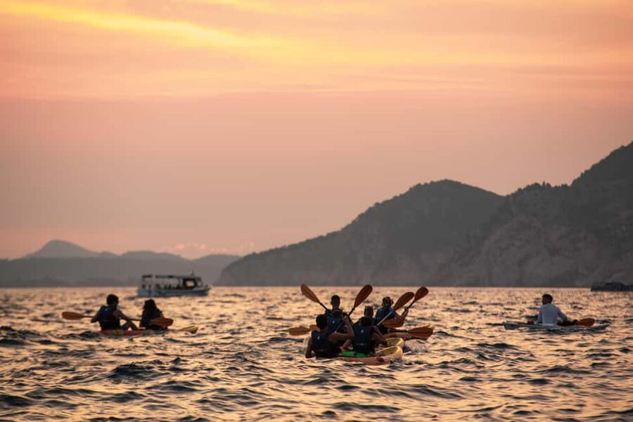 Dubrovnik: Sunset Kayaking and Snorkeling Tour - From the Old Port to the waterline views