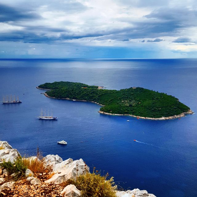 Dubrovnik: Sunset Panorama Tour with Glass of Wine - The wine moment: what you should expect (and what to bring)