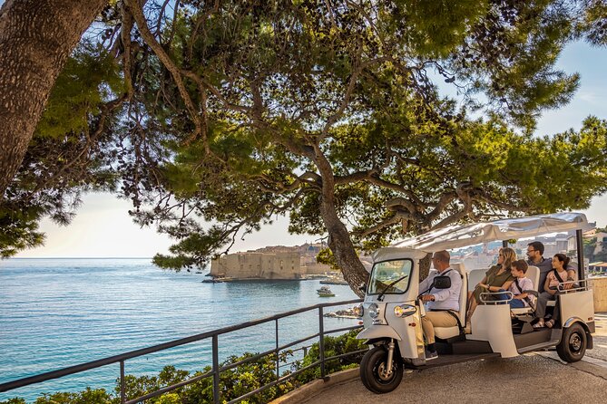 E-Tuk Tuk Tour in Dubrovnik - Guides, English commentary, and the right amount of history