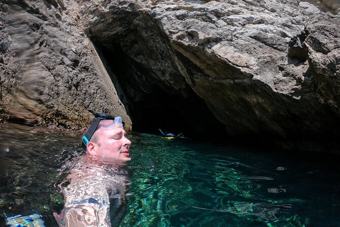 Elaphiti Island private boat tour - On-board comfort, drinks, and the snorkeling kit