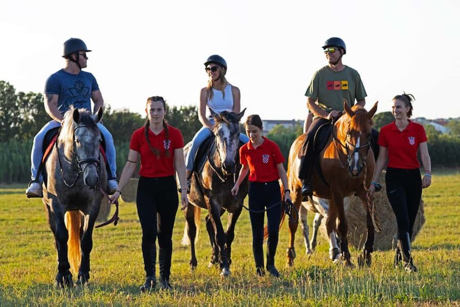 Fazana: Sunset 1-hour Horse Riding in Nature with Guide - The Photo Stop and Sunset Views You’ll Want to Keep