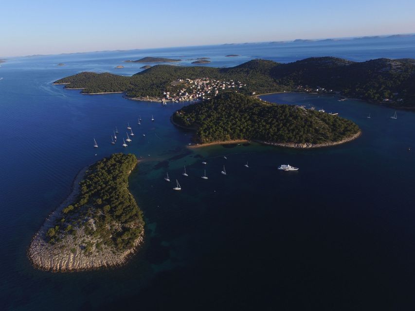 From Biograd: Golden Island of Vrgada Trip with Lunch - Stop 1 and the First Cruising Hour: Getting Oriented