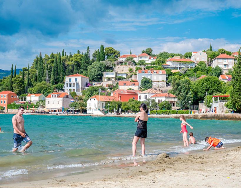 From Dubrovnik: Boat Tour to Kolocep, Lopud, & Sipan Islands - Food and drinks at sea: fish, chicken, vegetarian, and the refill rhythm