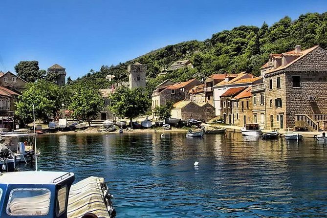From Dubrovnik: Premium Three Island Cruise with lunch and drinks - Boat comfort: air-conditioned salon, open deck, and drink flow