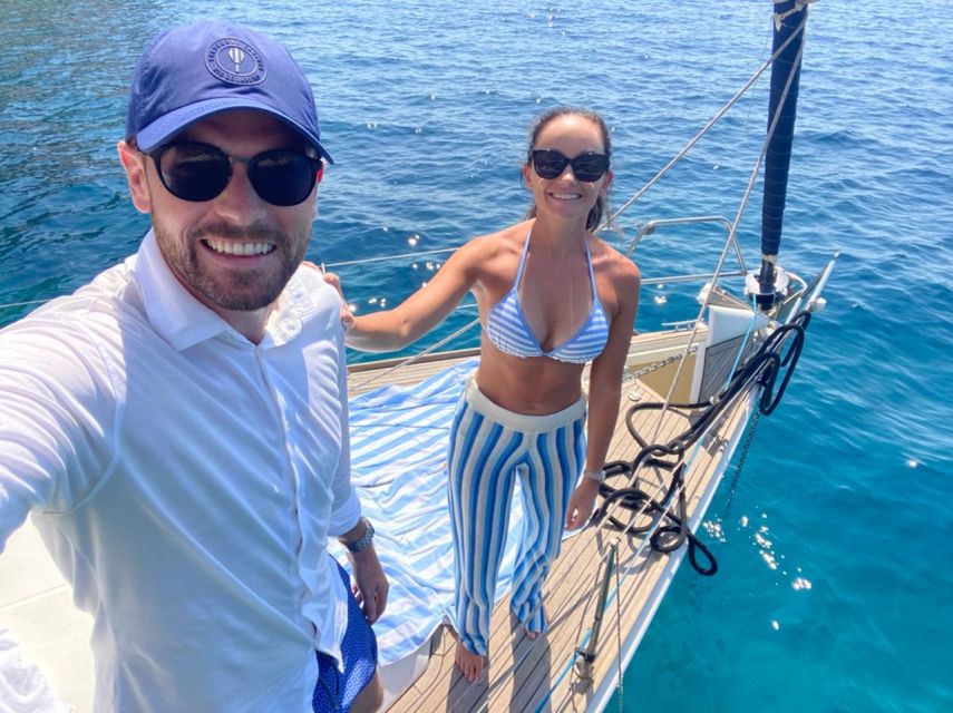 From Hvar: Boat Tour to Pakleni Islands on a Comfort Yacht - The sail from Hvar: your moving viewpoint along the Adriatic