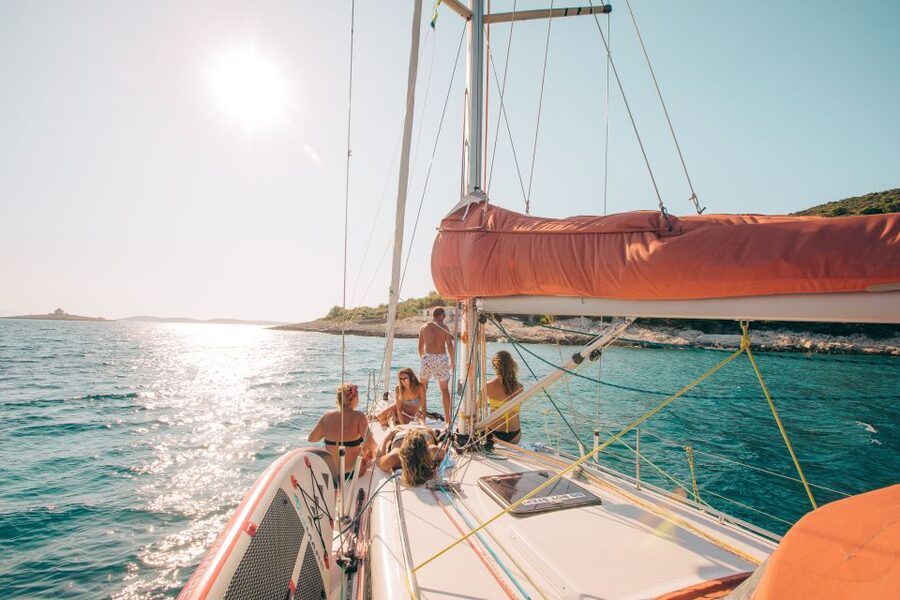 From Hvar: Pakleni Islands & Red Rocks Comfort Sailboat Tour - Hvar port setup: meeting point, timing, and what comfort really means