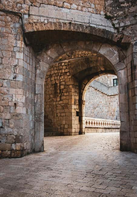 From Makarska: Day Trip to Dubrovnik - Panoramic photo time and the walls: where the city really shows itself