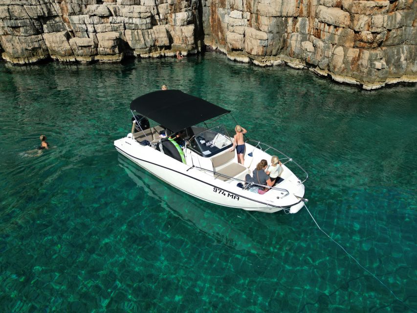 From Makarska: Hidden Gems of Hvar Island's North Shore - Meeting point and getting on the boat smoothly