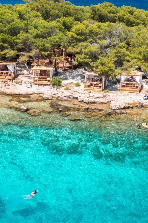 From Makarska:Hvar and Brač Island : Day Tour with speedboat - The boat and comfort details that matter on a 9-hour day