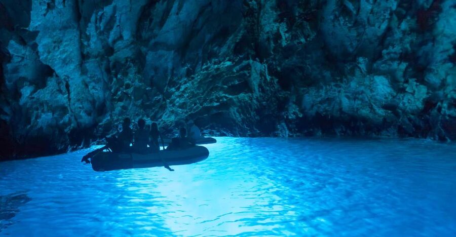 From Omis: Blue Cave & 5 Island Speedboat Tour - Stiniva Cove on Vis: short photo stop energy with real wow factor