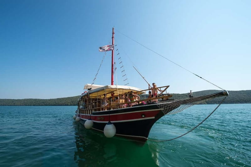 From Poreč: Boat Day Trip to Rovinj with Fish Lunch - Fish lunch and aperitif onboard: how the timing makes the meal feel effortless