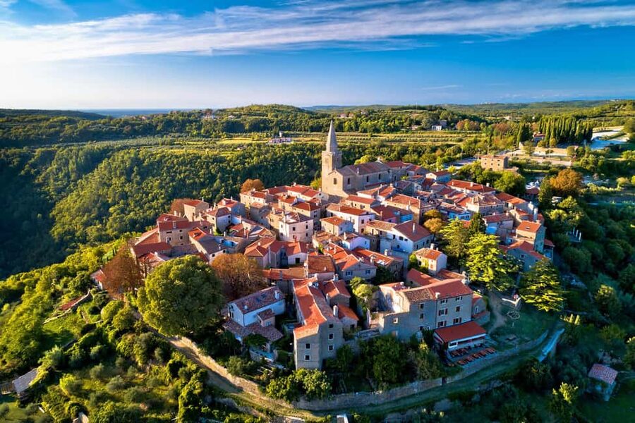 From Pula/Medulin: Istria Tour + Poreč, Motovun and Groznjan - The 10-hour Istria loop: Pula or Medulin to Poreč, Grožnjan, and Motovun