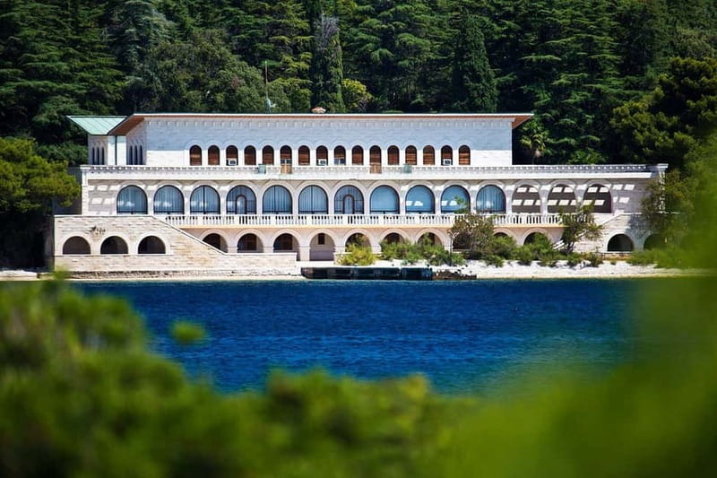 From Pula: Rovinj & NP Brijuni cruise with Red Island visit - Getting on the Ananda catamaran in Pula (and settling in fast)