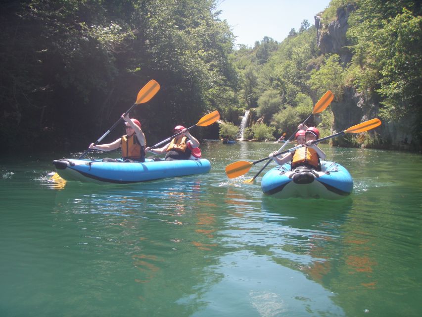 From Slunj: Mrežnica Canyon Kayaking Tour - Kayaking the 7 kilometers: narrow gorge, white rock, and cooling pools