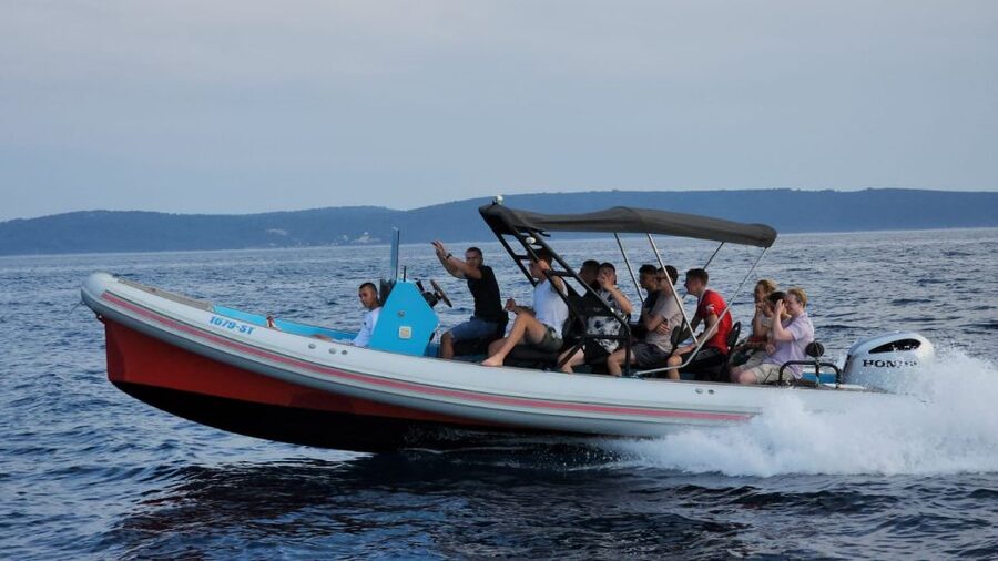 From Split: Blue Cave and 5 islands-Day Tour - Vis: Komiža fishing village time for lunch and beaches