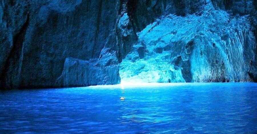 From Split: Blue Cave and 5 islands-Day Tour - Meeting at semiSUBMARINE Split and handling the starting logistics