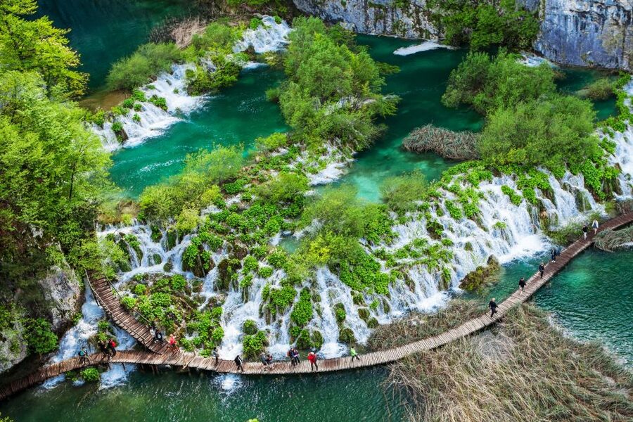 From Split: Plitvice Lakes Fully-Guided Day Tour - The fairytale shift to the Lower Lakes (Donja Jezera) and the Veliki Slap setup