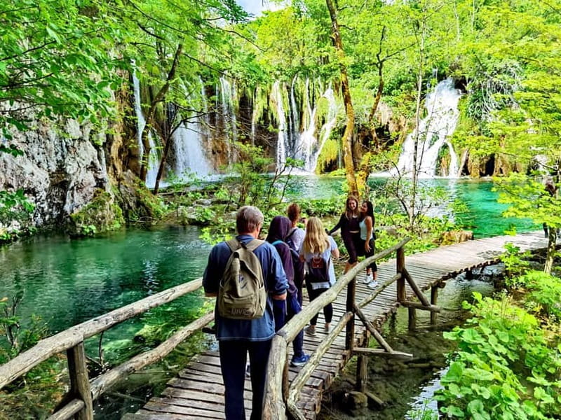 From Split: Plitvice Lakes Guided tour - The 16 lakes and travertine waterfalls: how the magic stays understandable