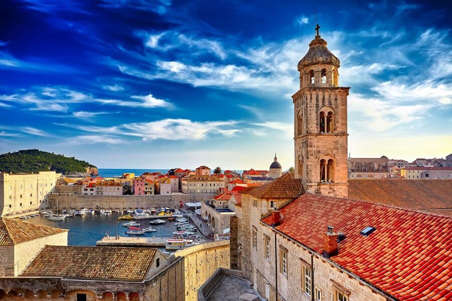 From Split & Trogir: Dubrovnik Guided Day Tour - On the return road: coastal villages and the Ston oyster break