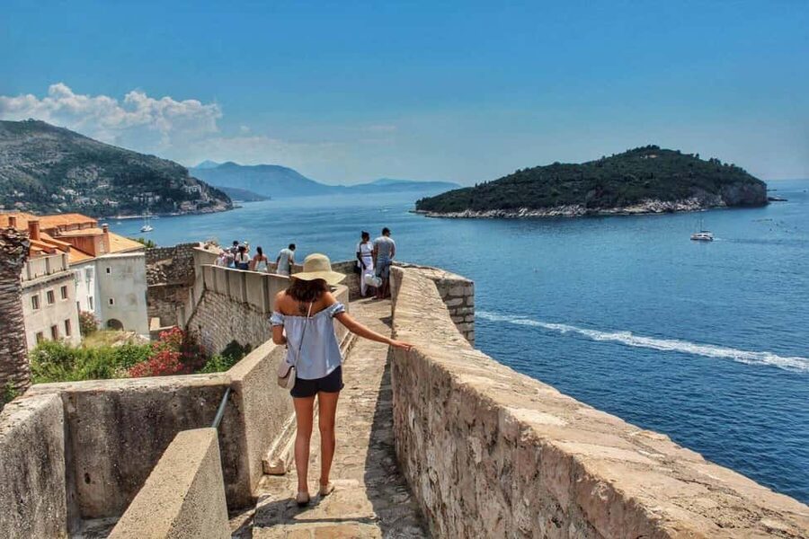 From Split/Trogir: Dubrovnik Guided Tour with a Stop in Ston - Ston Walls and Coffee Break: The Best Photo Stop Before the Big City
