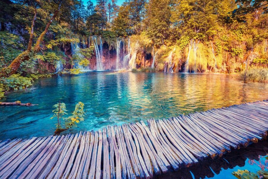 From Split/Trogir/Omiš: Plitvice Lakes Guided Group Tour - The coach breaks and how they fit your day