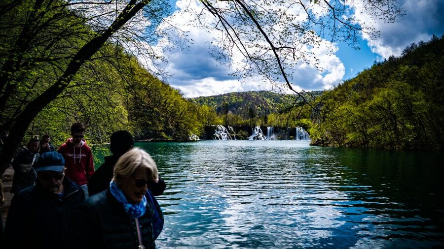 From Split/Trogir/Omiš: Plitvice Lakes Guided Group Tour - Boat cruise and panoramic train ride: where the time savings really are