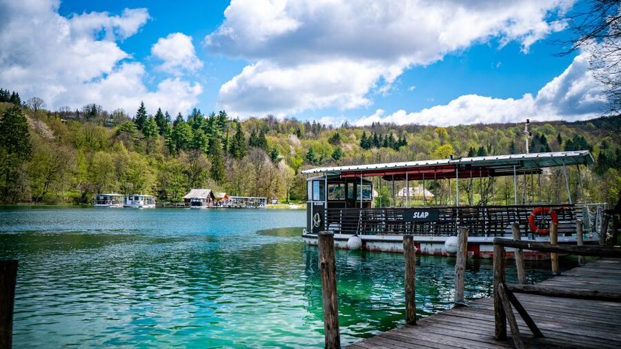 From Split/Trogir/Omiš: Plitvice Lakes Guided Group Tour - Guides, group flow, and how to get the best day out of it