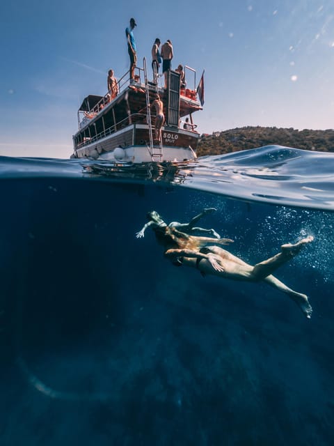 From Trogir: Blue Lagoon & Šolta Cruise with Lunch & Drinks - Maslinica on Šolta: 1.5 Hours in Narrow Lanes and Castle Views