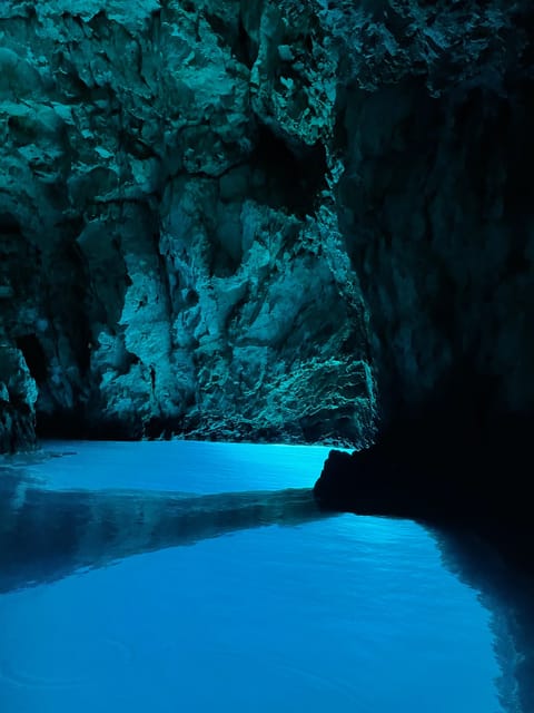 From Vis: Speedboat tour - Vis, Biševo & Blue Cave (private) - Your boat and skipper setup: comfort for quick, twisty coves