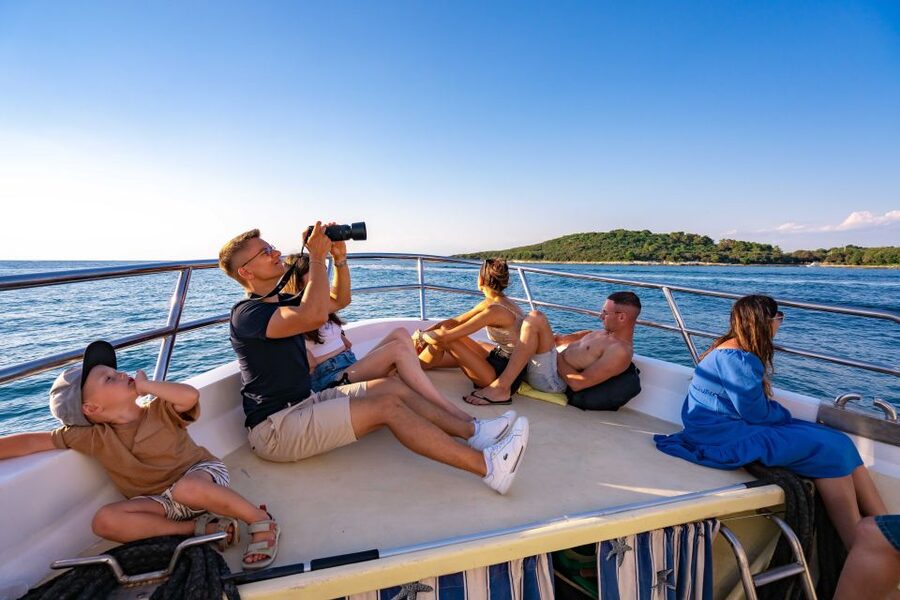 From Vrsar: Lim Bay, Pirate Cave and Rovinj Visit - 5 Hours on the Water, Starting in Vrsar