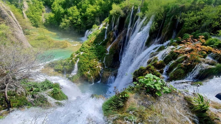 From Zadar: Plitvice Lakes Day Trip with Guide and Boat Tour - The Coach Ride: Comfortable Seats, Realistic Timing, and Photo Stops