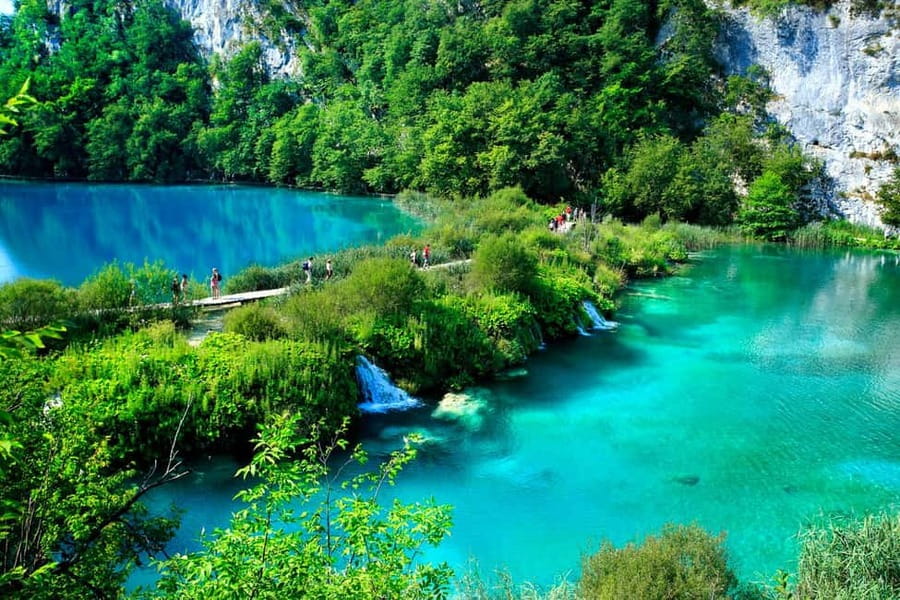 From Zadar: Plitvice Lakes National Park Day Trip +Boat Ride - Entering the Upper Lakes: travertine barriers and quick orientation
