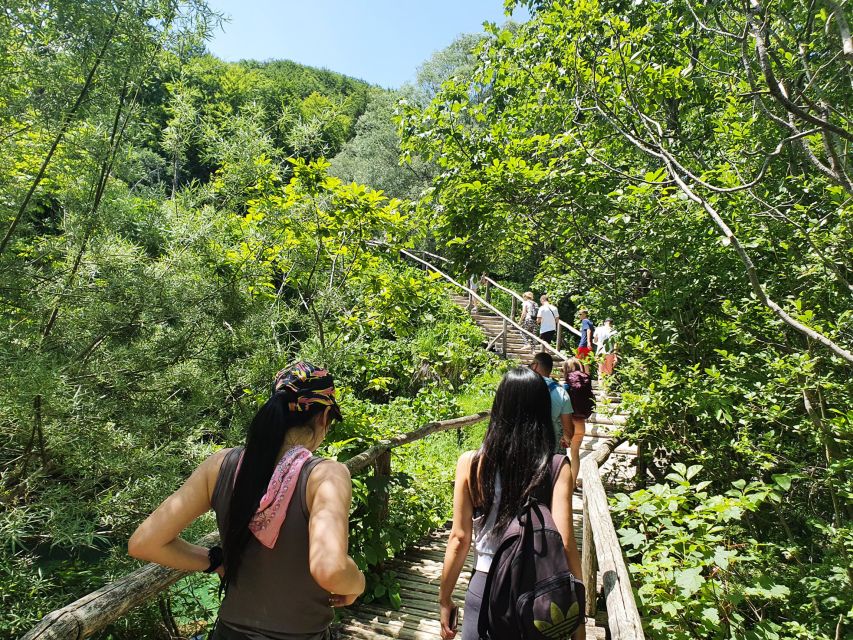 From Zagreb: Plitvice & Rastoke Guided Day Trip with Ticket - Guides make the difference: what to expect from the English-led day