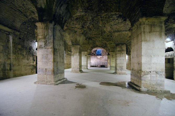Game of Thrones Tour Split - City Of Dragons - Underground cellars: cooler air, darker mood, and better atmosphere